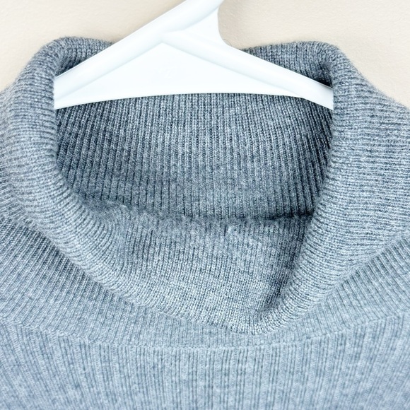Peter Millar Gray Extra Fine Merino Wool Ribbed Long Sleeve Turtleneck Sweater - Picture 4 of 10